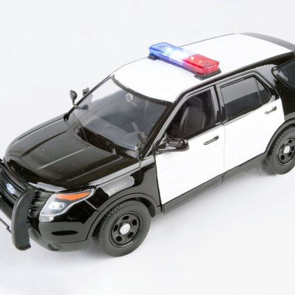2015 Ford Unmarked Police Interceptor Utility w/ Lights & Sounds, Black and Whit - Picture 2 of 4